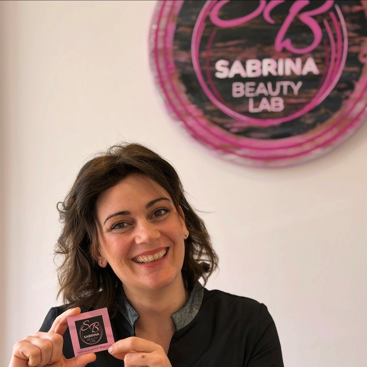 Sabrina Biagetti nel suo studio di dermopigmentazione a Narni